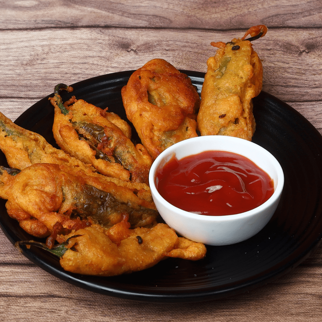 Mixed Pakora Chaat With Chutney